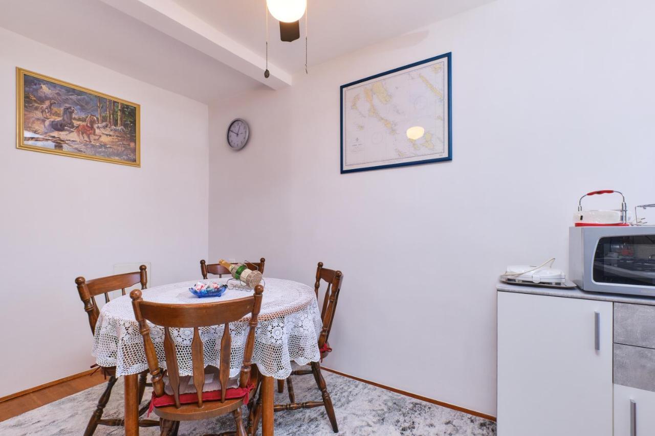 Apartman Ana Mali Lošinj Zewnętrze zdjęcie